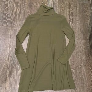 Long sleeve turtleneck Dress size XS. Dark green color